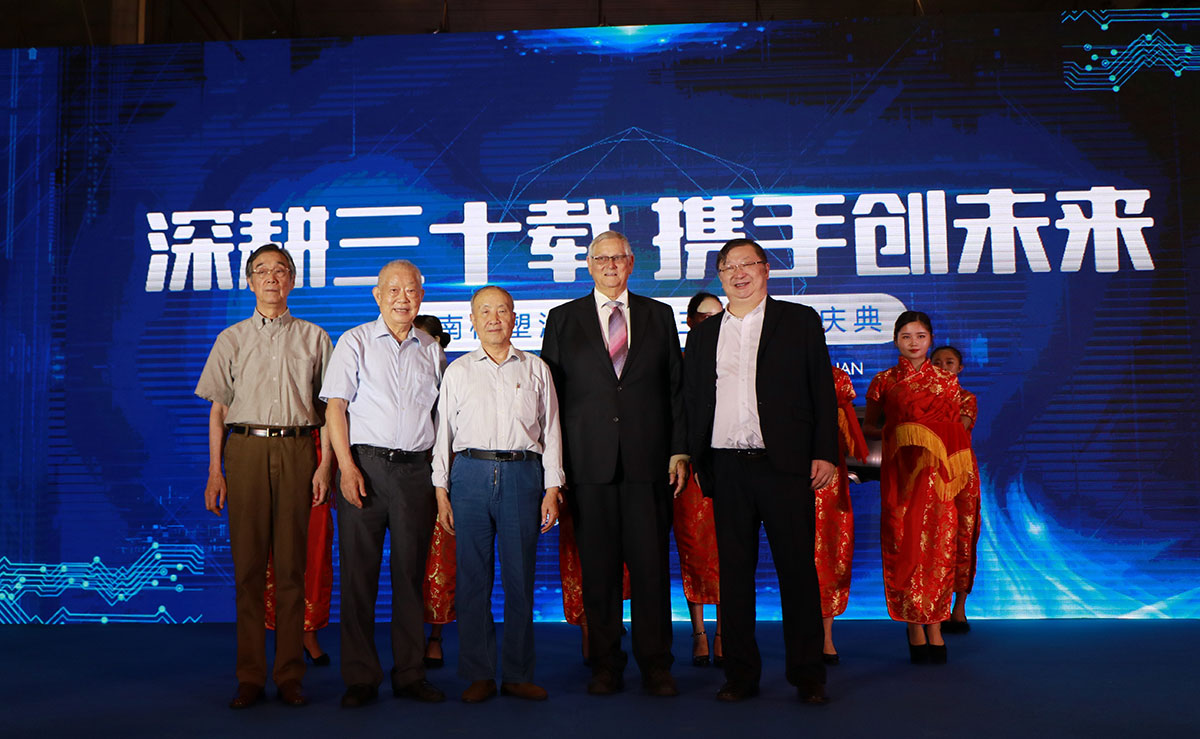 江南不朽情缘30年的“魔术”：江阴制造的轨迹之一种