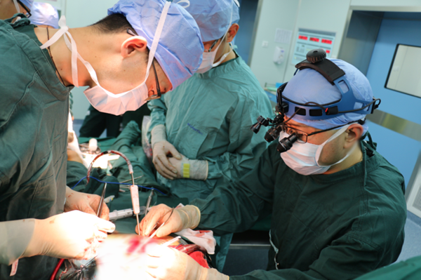 仁医妙手：21分钟在心脏上架起三座“桥”